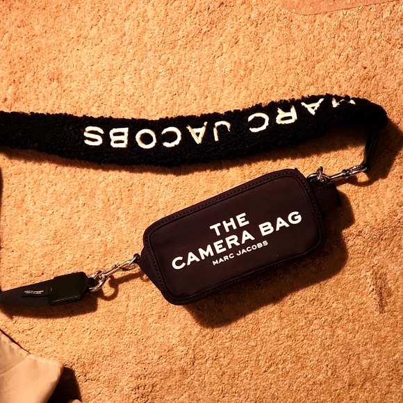 Marc Jacobs Handbags - Marc Jacobs The Camera Bag